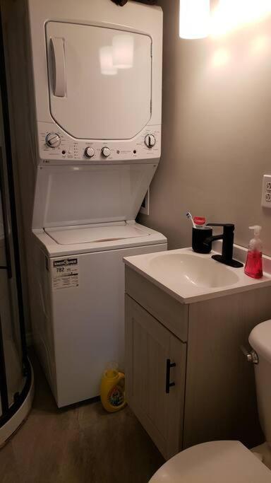Cozy On A Quiet Street Minutes To Dt Apartment *
