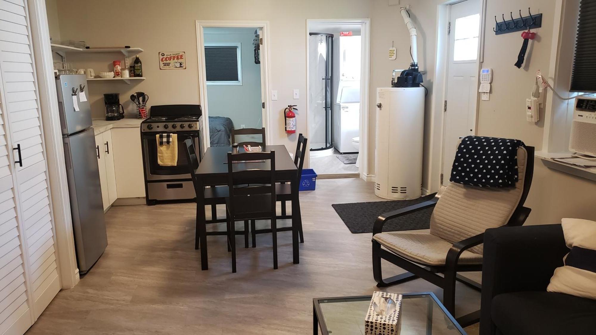 Cozy On A Quiet Street Minutes To Dt Kingston