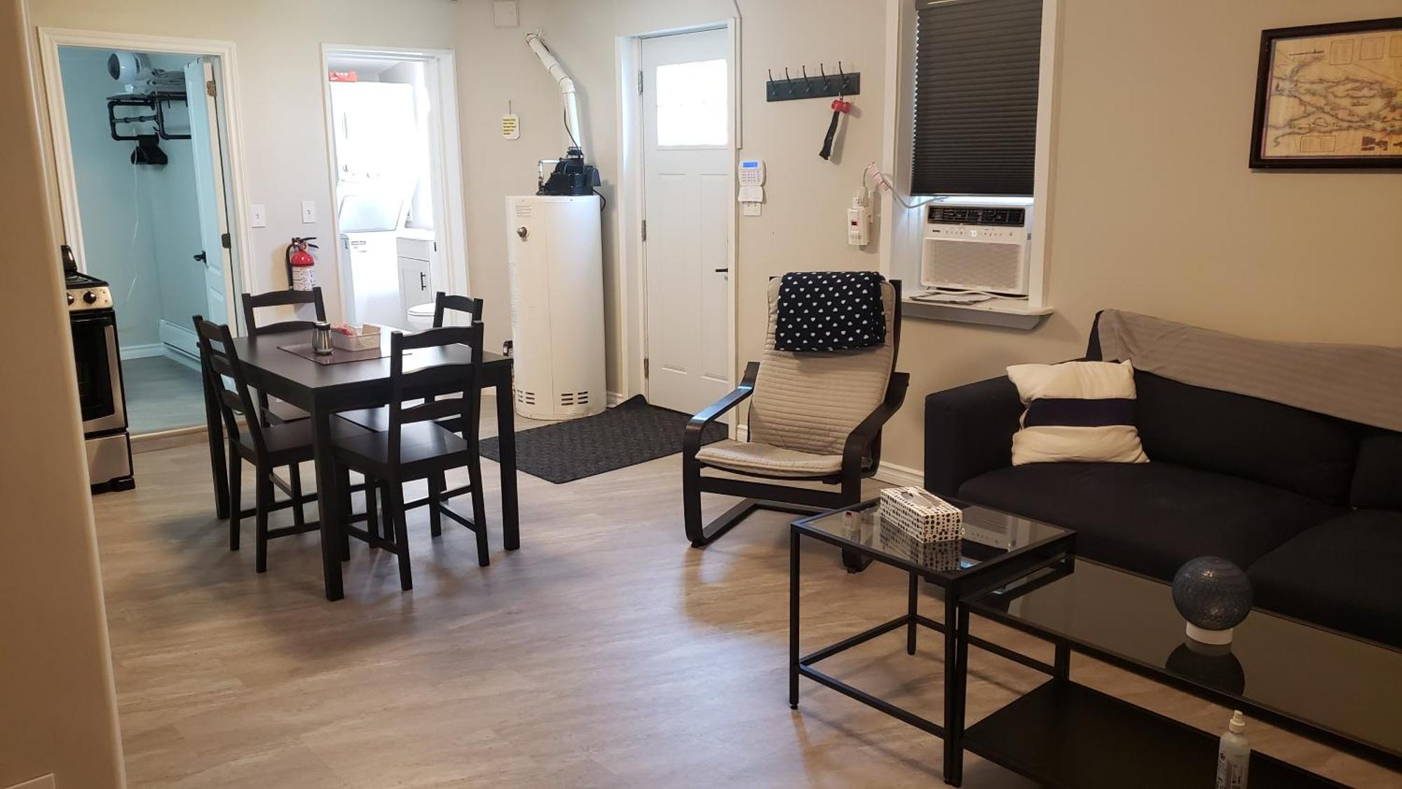 Apartment Cozy On A Quiet Street Minutes To Dt Kingston