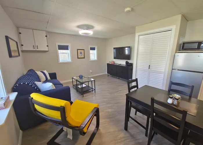 Cozy Home On A Quiet Street Minutes To Dt Kingston