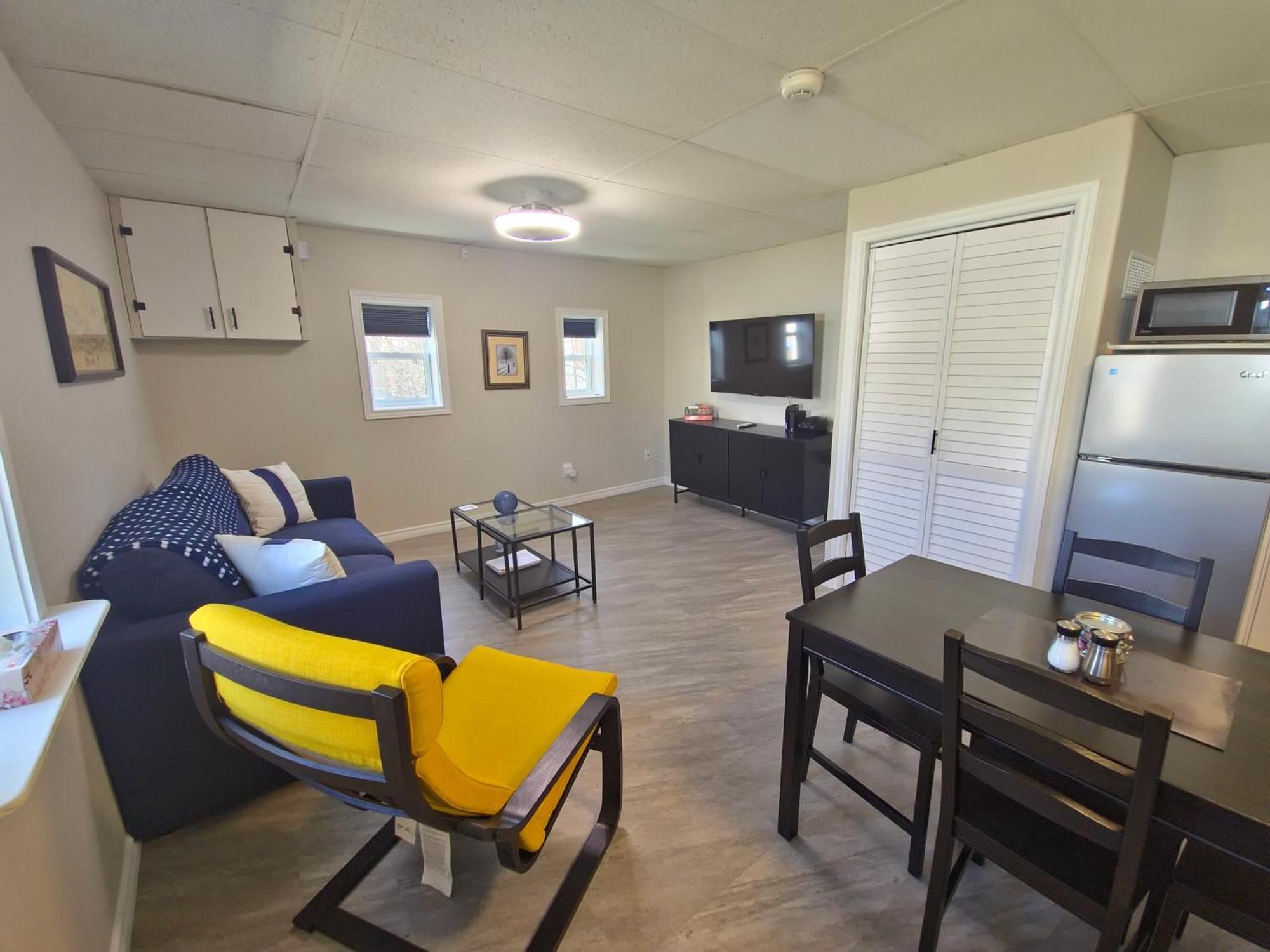 Cozy On A Quiet Street Minutes To Dt Apartment Kingston